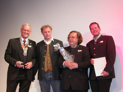 Auch eine Abordnung des KC Zillertal war gekommen und gratulierte den Kiwanisfreunden in St.Johann zum Jubiläum,  im Bild von links: Lt. Governor von Tirol DI Siegfried Siegele, Past-Präsident Christian Rauch (KC Zillertal), Präsident Dr. Heimo Huber (KC Kitzbühel) und Präsident des Clubjahres 2008/2009 Markus Tipotsch (KC Zillertal) 