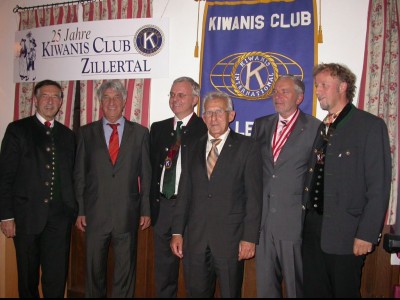 Von rechts: der neue Präsident des KC Zillertal fürs Clubjahr 2008 Christian Rauch, der scheidende Governor Manfred Petschnigg, Lt.Governor der Division Tirol Lorenz Schimpfössl, der neue Governor Österreichs Axel Bergert, Past-Präsident Peter Siller und Gründungspräsident Walter Amor