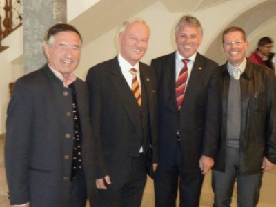 Im Bild von rechts: Präs. Markus Tipotsch, KC Zillertal, Lt.Governor 2009/2010 für die Division Tirol Gerhard Gschwentner, Past Lt.Governor Siegfried Siegele und Walter Amor vom KC Zillertal